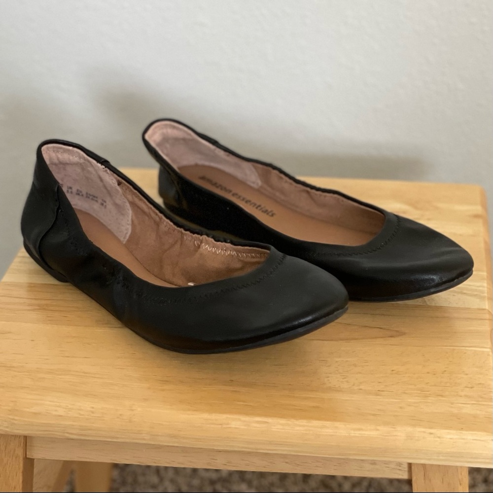 BRAND NEW BLACK BALLET FLATS SIZE 7.5